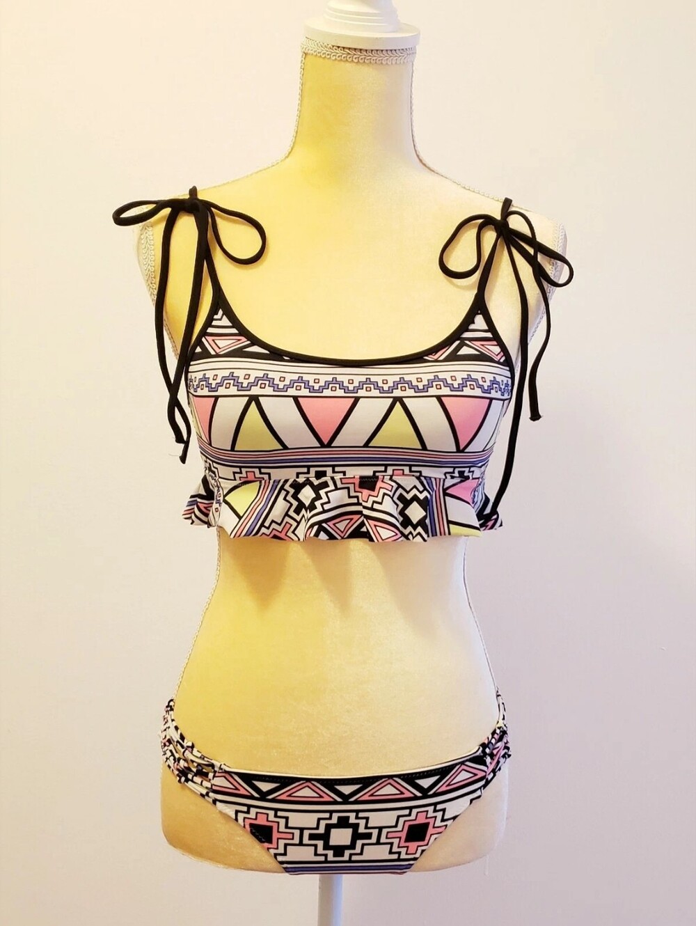 Geometric Print Tie-Shoulder Bikini Set in Pink, Yellow & Black